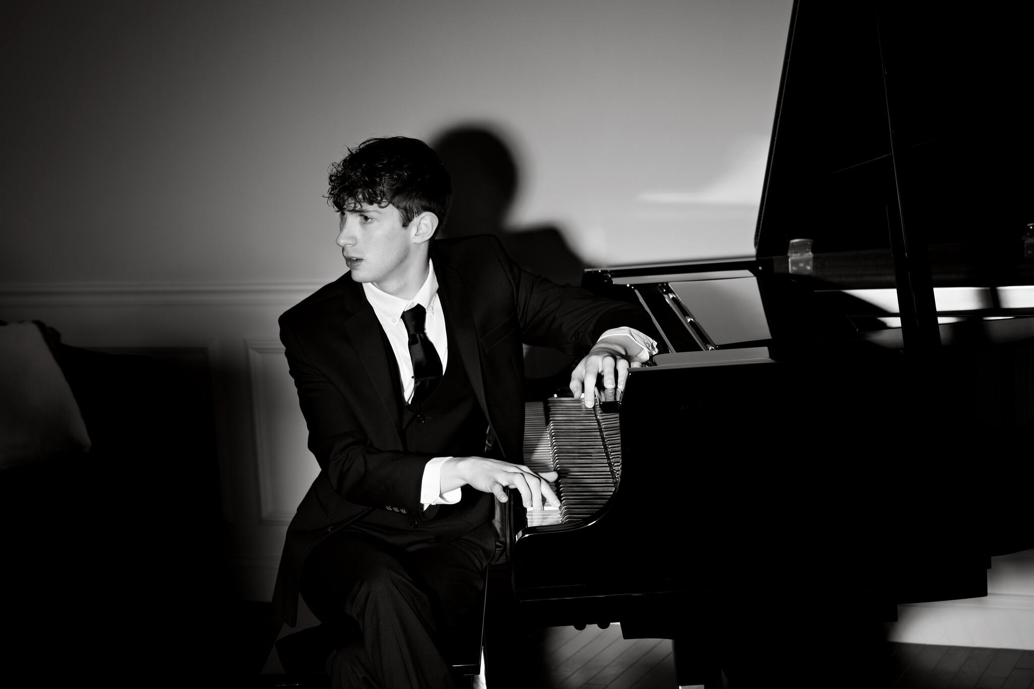 A black-and-white performance photo