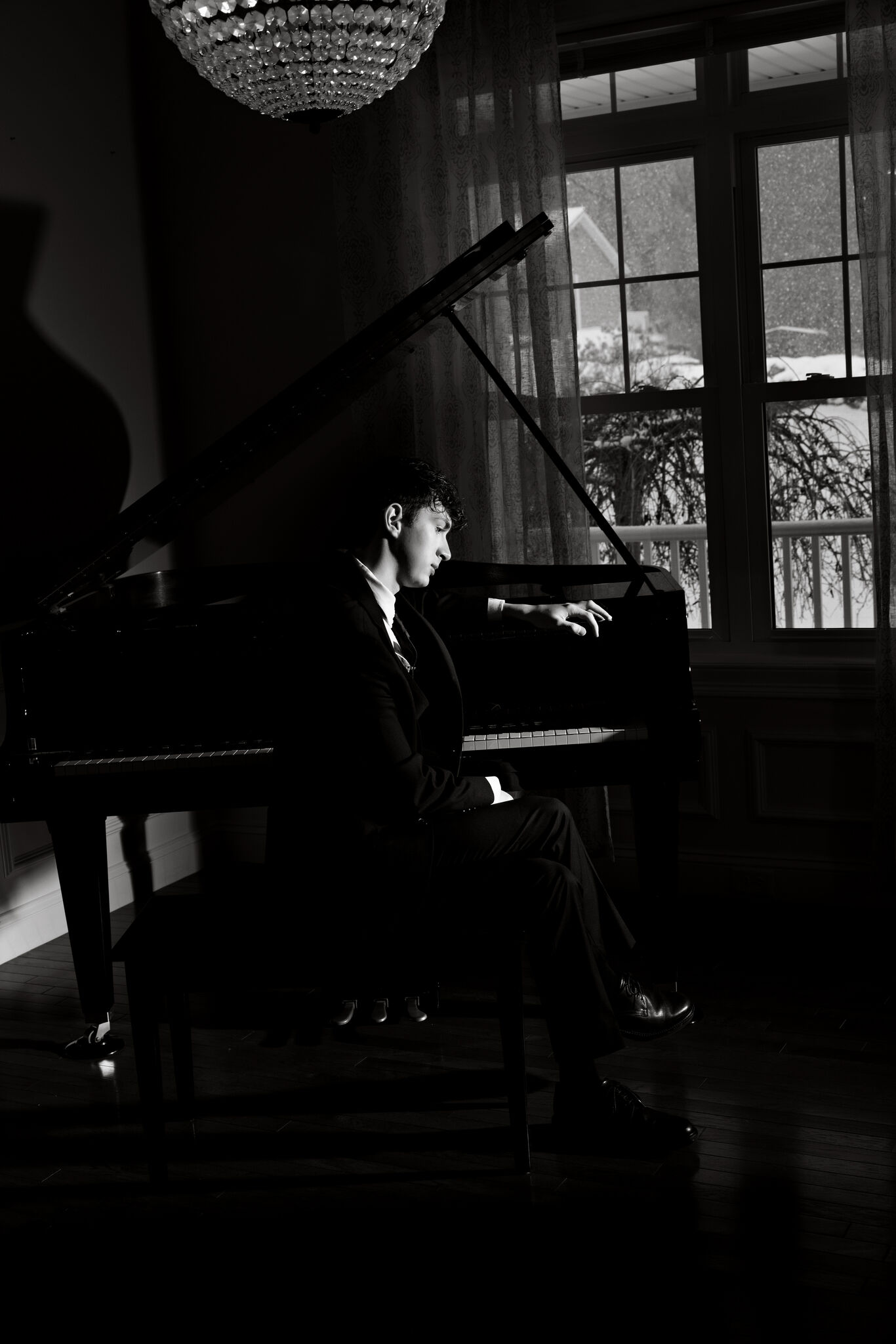 A black-and-white performance photo